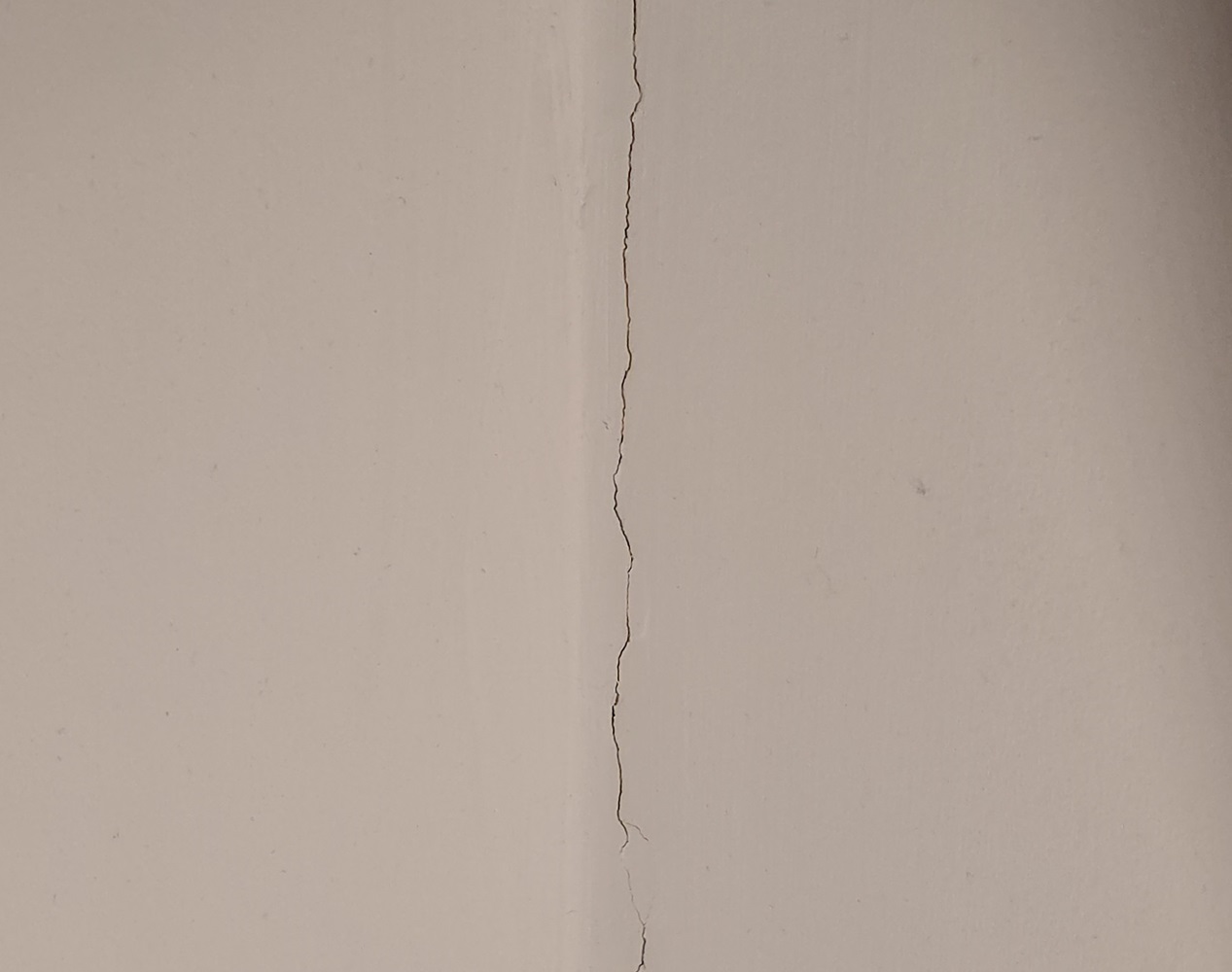 Hairline crack in a house wall, Kellys Surveyors, Bromley